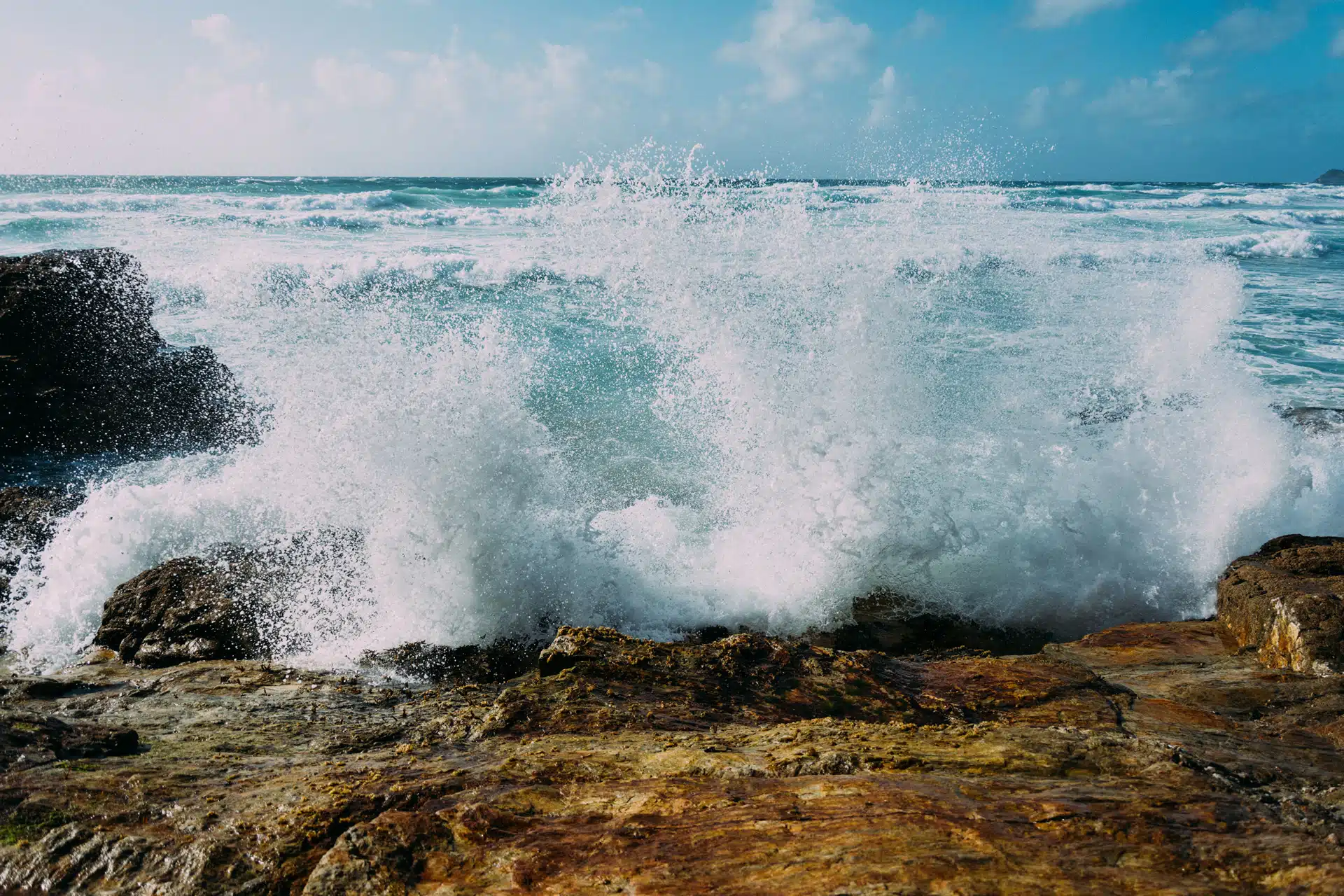 Waves break against the rocks. Accounting for a sustainable ocean economy
